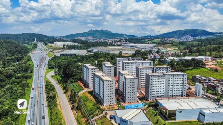 Imagem aérea do Distrito Anhanguera com vistas para os bairros do Chácara Maria Trindade (prédios em primeiro plano) e M