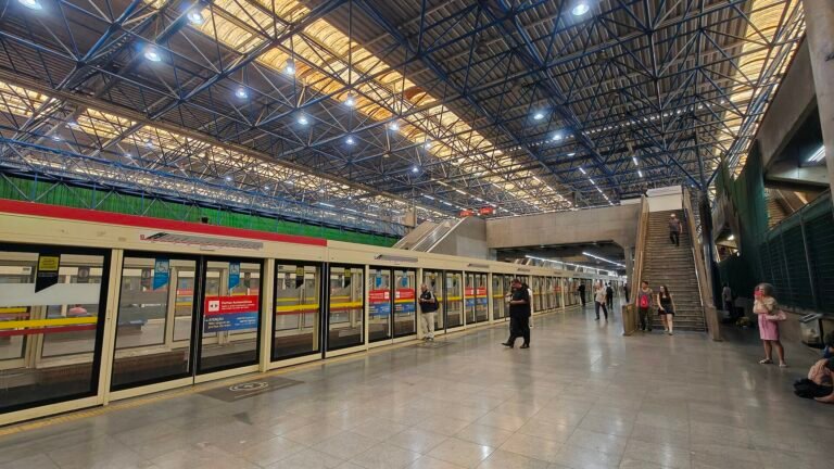 Palmeiras-Barra Funda metro station (Line 3-Red), São Paulo, Brazil