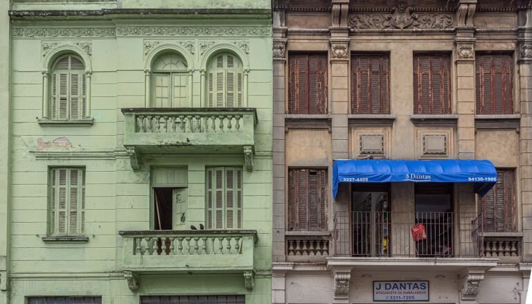 Two colonial house fronts in the Brás district, a quarter built up by Italian immigrants from the end of the nineteenth