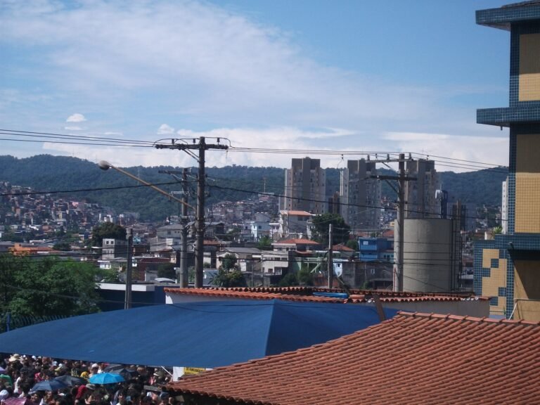 Vista da Cachoeirinha a partir da Rua Duplo Céu.