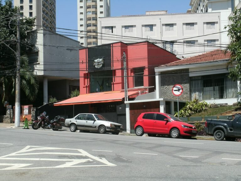 Postinho Bike Bar - Rua Dr. Jesuíno Maciel, 2012 - Campo Belo