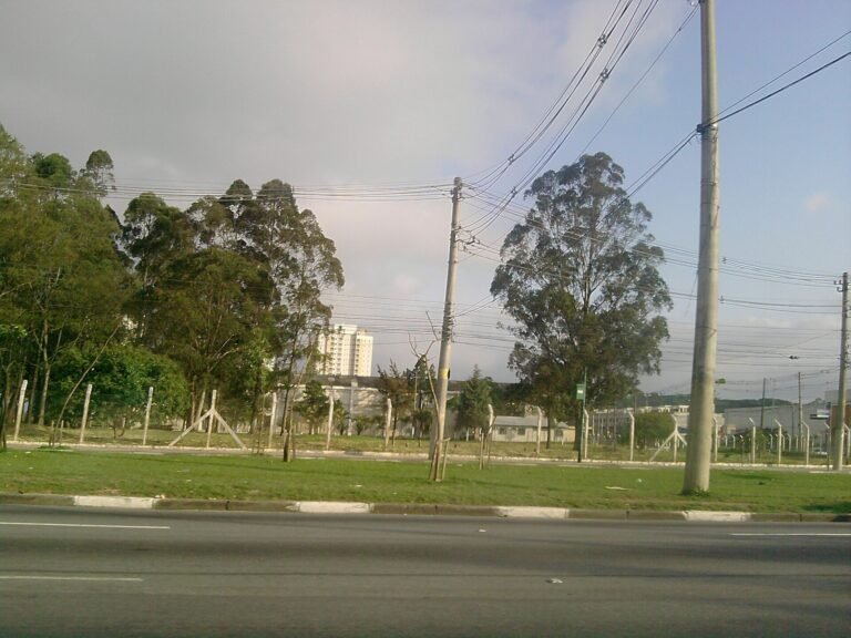 Aterro de material radioativo na Avernida Interlagos. O depósito que guarda os restos das operações da empresa Nuclemon,