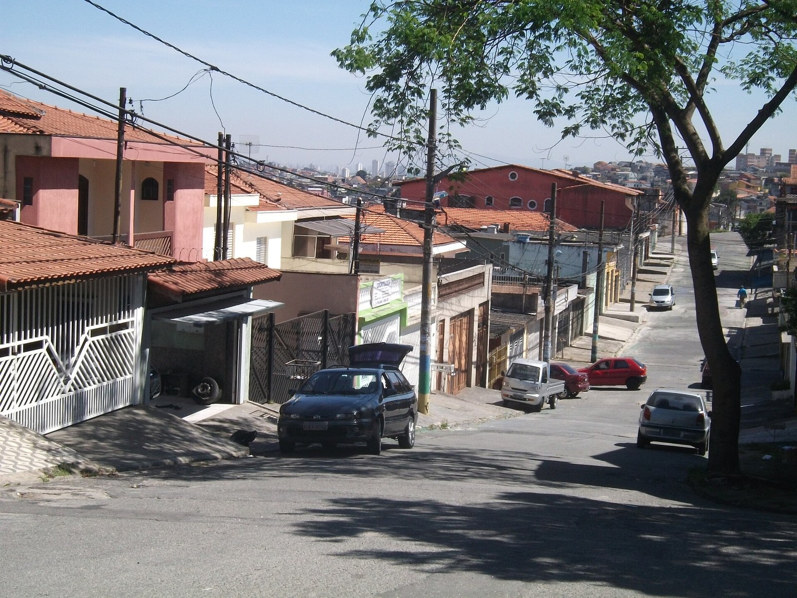 Morar na Cidade Líder: guia do distrito do Shopping Aricanduva Vista de rua do bairro da Cidade Lider