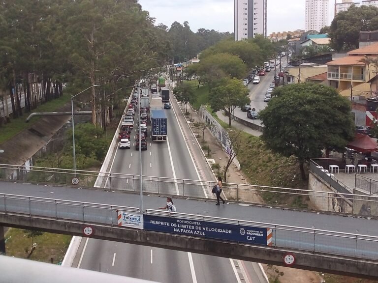 Complexo Jacu Pêssego visto a partir da Estação Dom Bosco