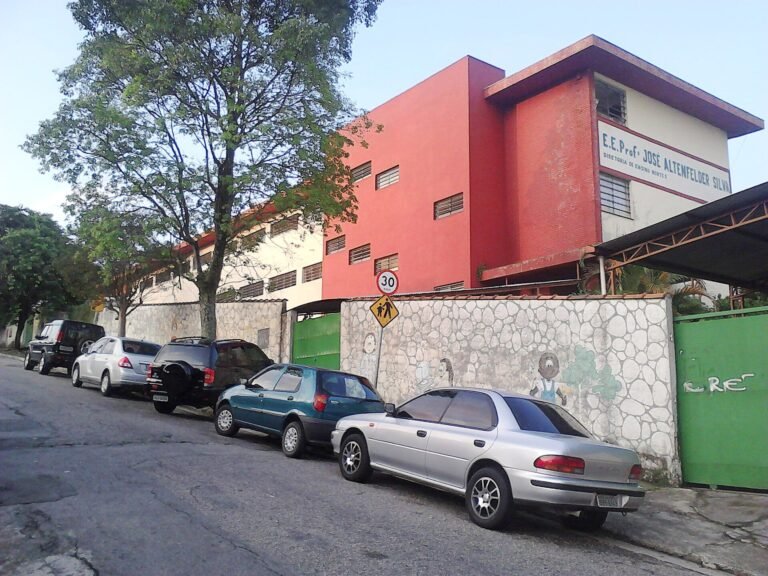 Escola Estadual Professor José Altenfelder Silva, na Vila dos Remédios, São Paulo, Brasil.