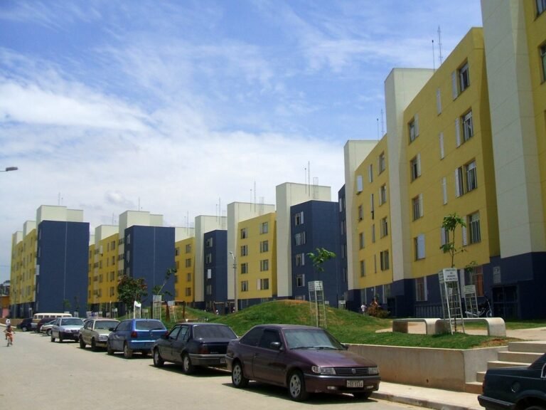 Obras de urbanização na favela Nova Jaguaré, no distrito do Jaguaré, cidade de São Paulo, Brasil.