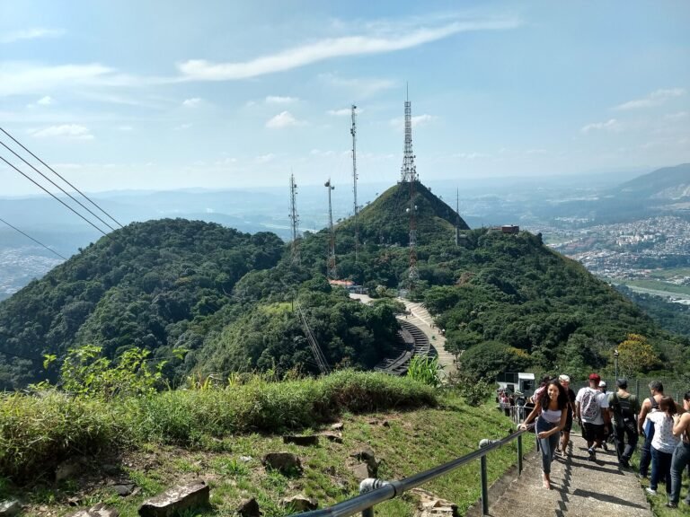 Escada da antena do Pico do Jaraguá.