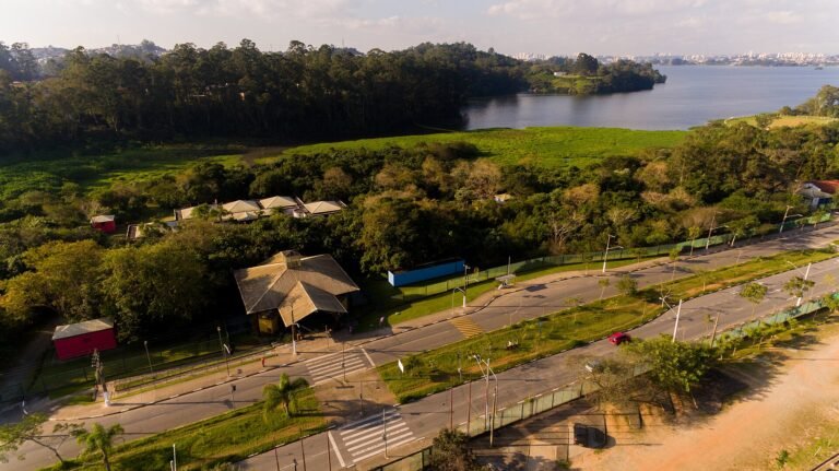 Imagem vista do alto da reserva do Parque Ecológico