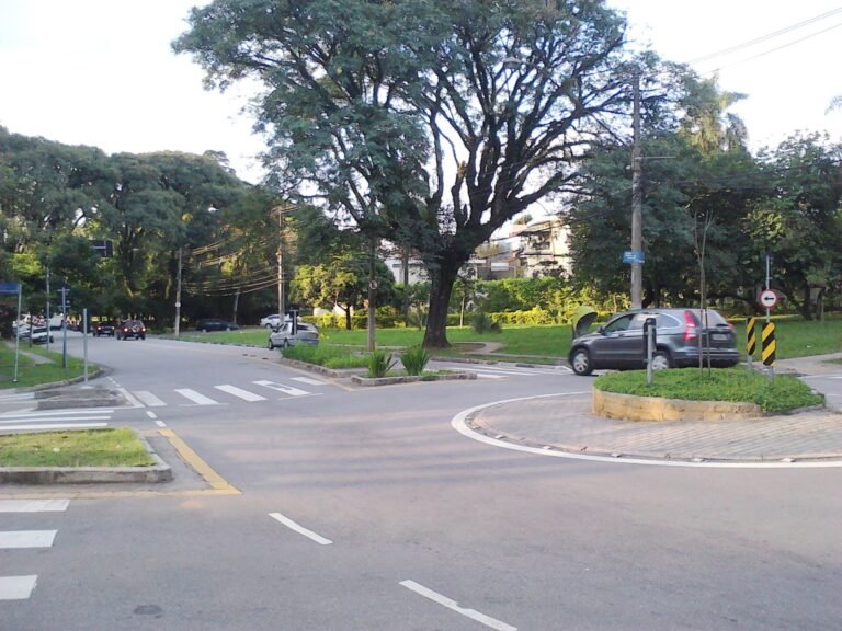 Avenida Mercedes x Rua Tomé de Souza x Praça Álvares de Azevedo. City Lapa, São Paulo, Brasil.