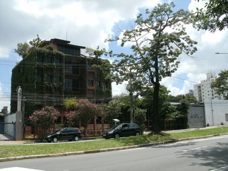 Av. Queiroz Filho