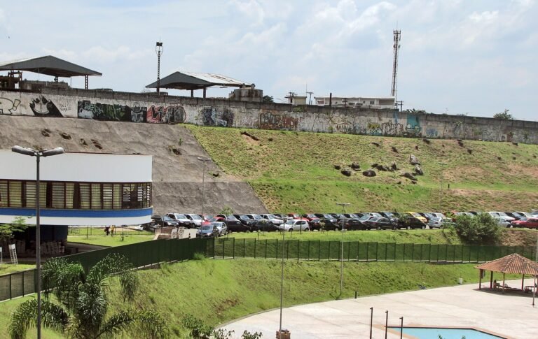 Visita do coletivo de grupos de extensão EPA (espaço projeto ação) ao CEU Alvarenga durante a semana dos bixos de 2011 d