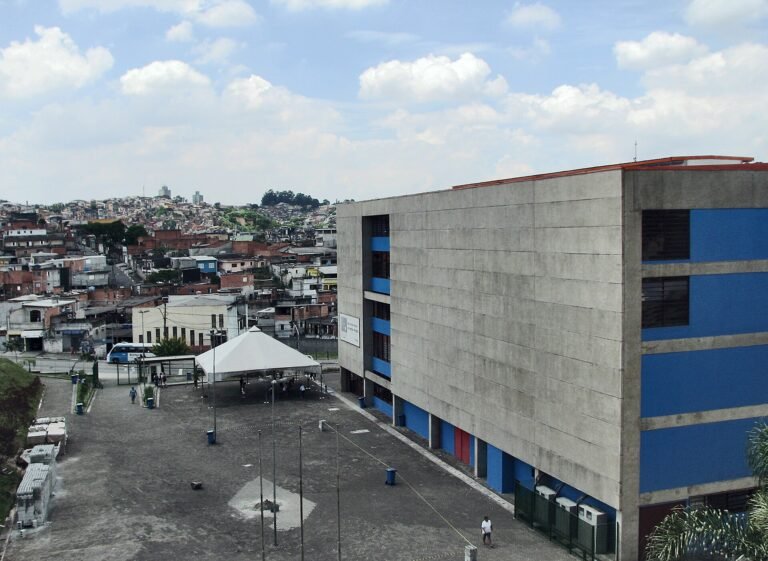 Visita do EPA (espaço projeto ação, coletivo de coletivos de extensão da FAUUSP) ao CEU Alvarenga durante a semana dos b