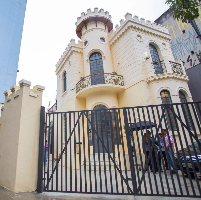 O Governador Geraldo Alckmin, participa da entrega do restauro do Castelinho da rua APA no centro de São Paulo. DATA 06/