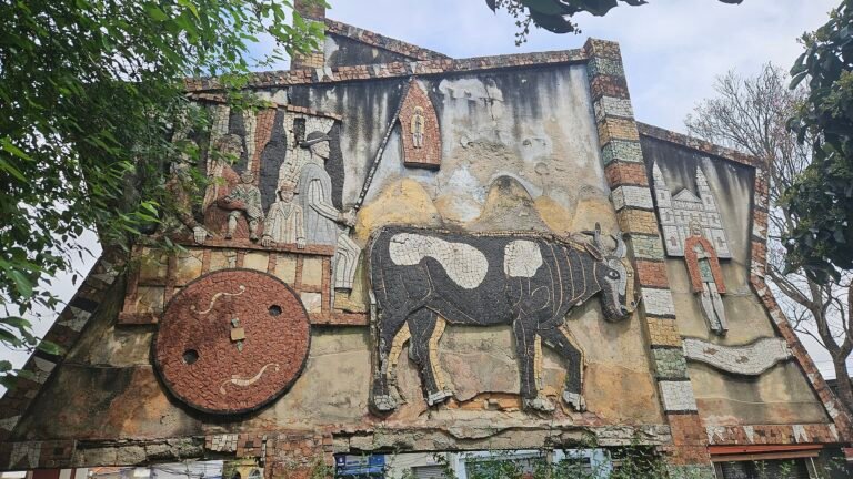 Wikidata has entry Mercado Municipal de Santo Amaro (Q10328777) with data related to this item.