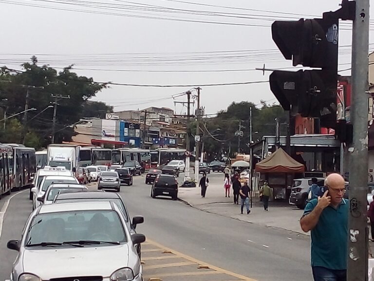 Avenida Sapopemba em São Mateus, São Paulo, sentido ABC