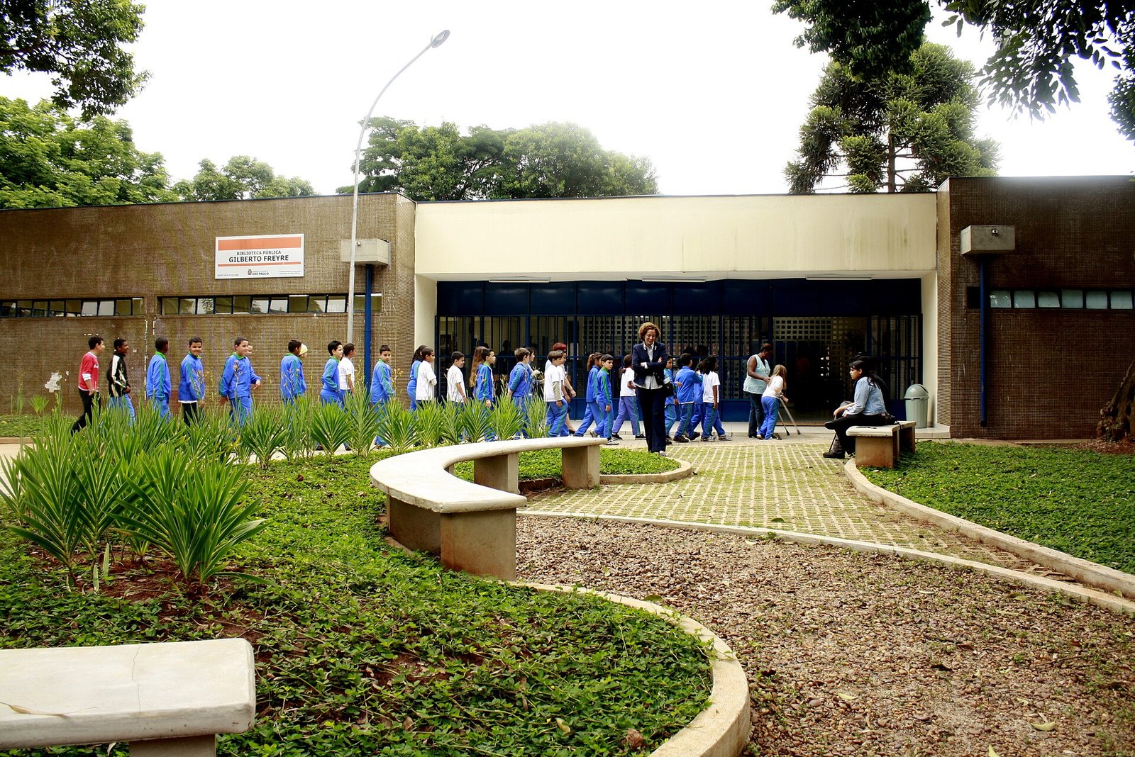 Morar em Sapopemba: guia do distrito do monotrilho na Zona Leste Biblioteca Municipal Gilberto Freyre , localizada no bairro de Sapopemba em São Paulo / SP