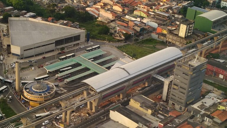 Estação Sapopemba da Linha 15 Prata do Metrô de São Paulo em obras. Abril de 2018.