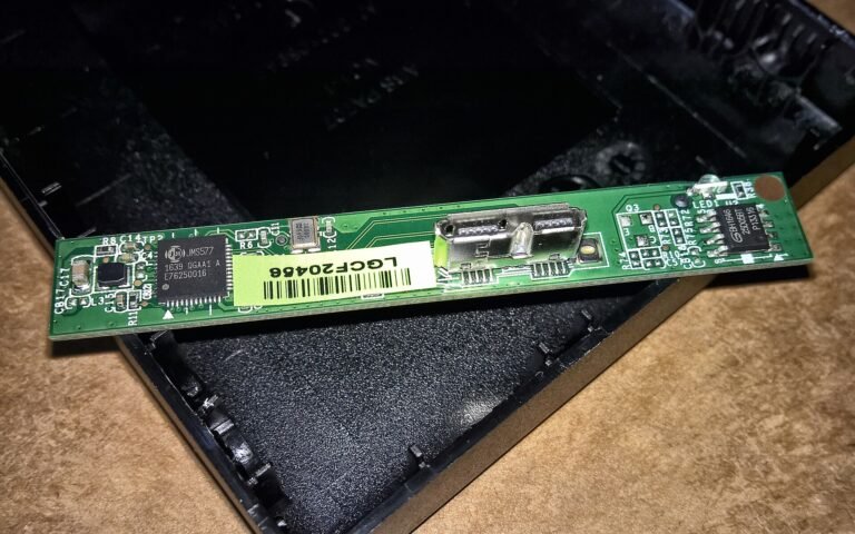 JMicron JMS577 USB3.0 to SATA 6Gbps Bridge Controller on the adapter board of a Seagate Expansion Portable Drive (Model