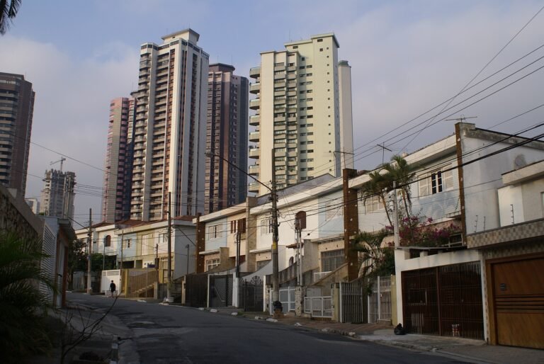 Buildings and Houses in São Paulo City, Brasil - Prédios e casas em São Paulo, Brasil.