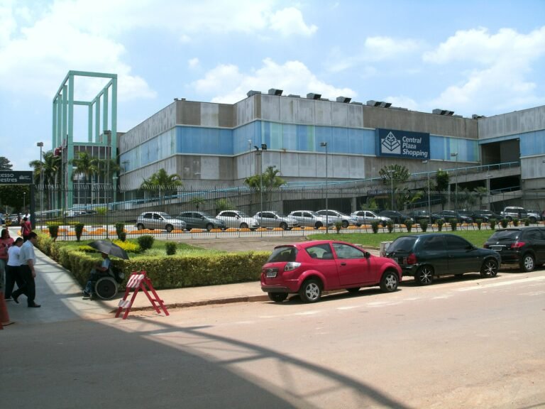 Central Plaza Shopping - Avenida Dr. Francisco Mesquita, 1000