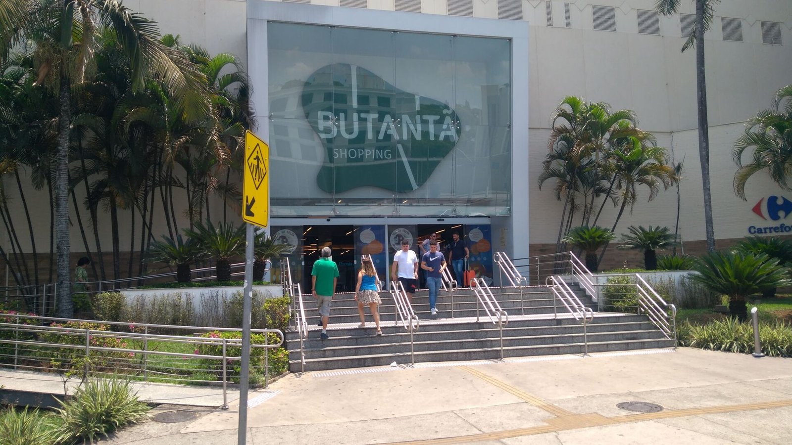 Morar na Vila Sônia: guia do distrito do fim da Linha 4-Amarela Main entrance Butantã Shopping